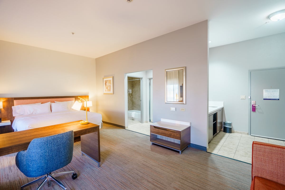 One king studio suite non smoking | Desk, iron/ironing board, free cots/infant beds, free WiFi
