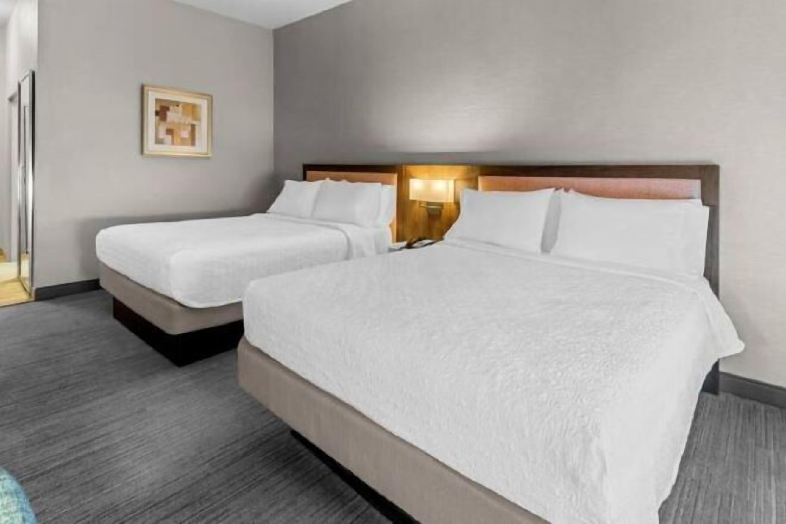 Escritorio, tabla de planchar con plancha y cunas gratuitas 