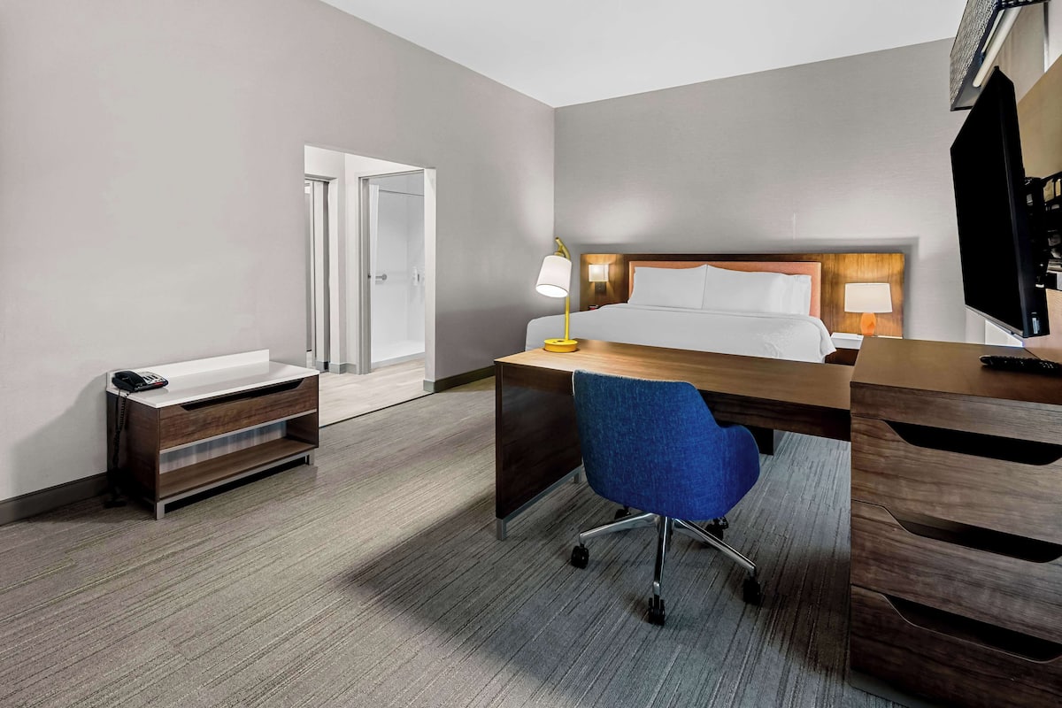 Desk, iron/ironing board, free cots/infant beds, free WiFi