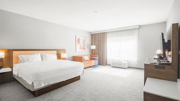Meja kerja, setrika/meja setrika, dan tempat tidur bayi gratis