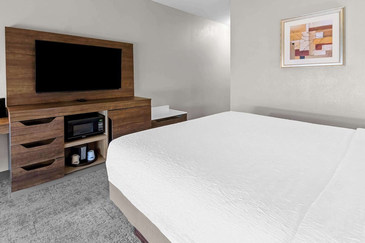 Desk, iron/ironing board, free cots/infant beds, free WiFi