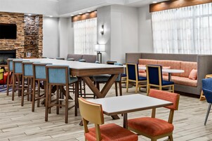 Café da manhã com buffet grátis todos os dias