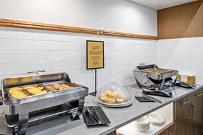 Petit déjeuner buffet compris tous les jours