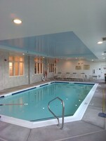 Indoor pool, sun loungers
