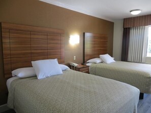 Desk, iron/ironing board, free WiFi - Palace Inn Wayside (Houston)