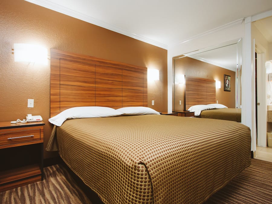 Standard Room, 1 King Bed, Smoking