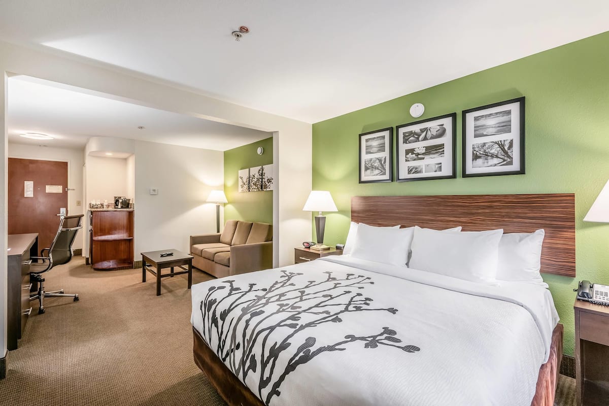 1 bedroom, premium bedding, pillowtop beds, in-room safe
