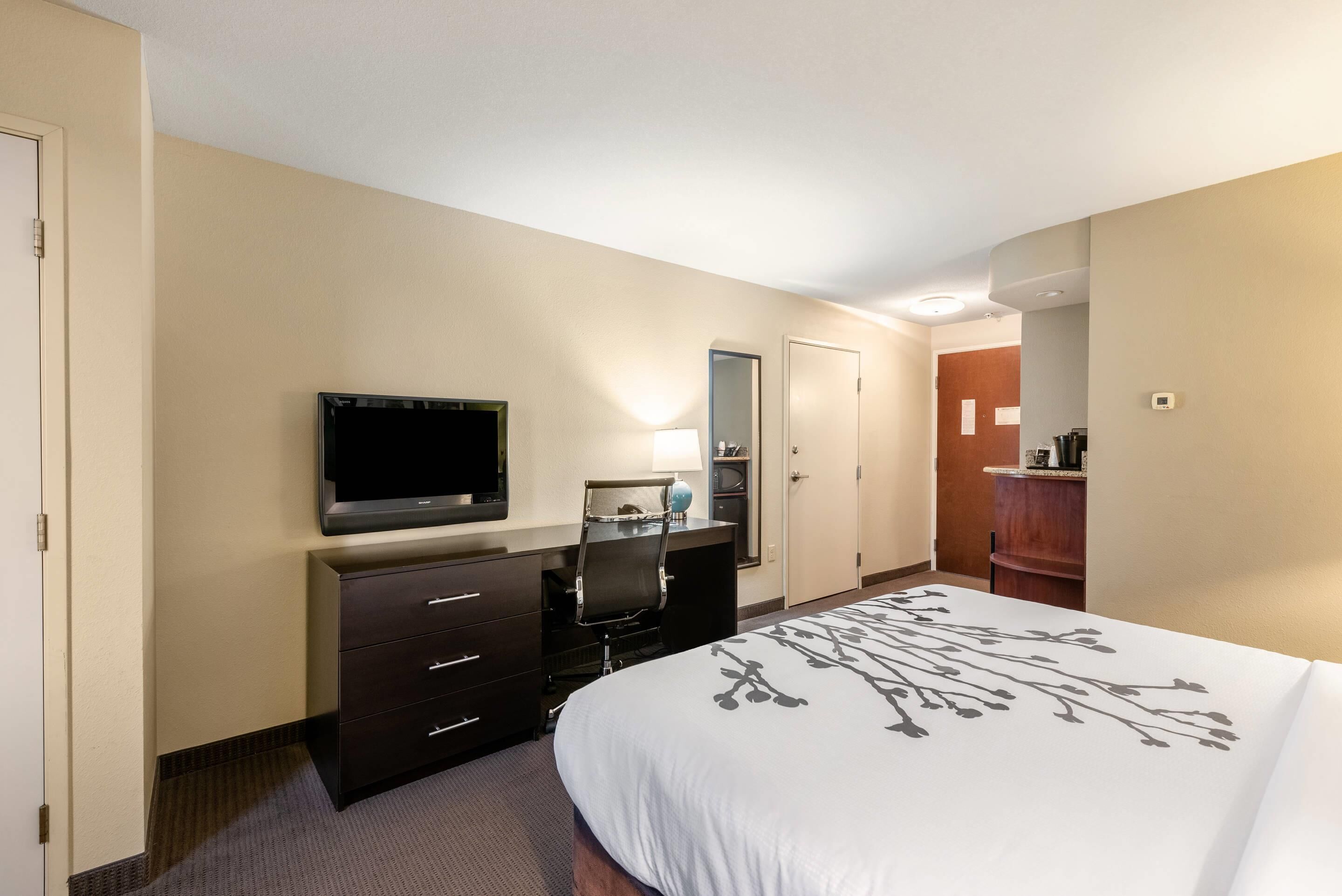 1 bedroom, premium bedding, pillow-top beds, in-room safe