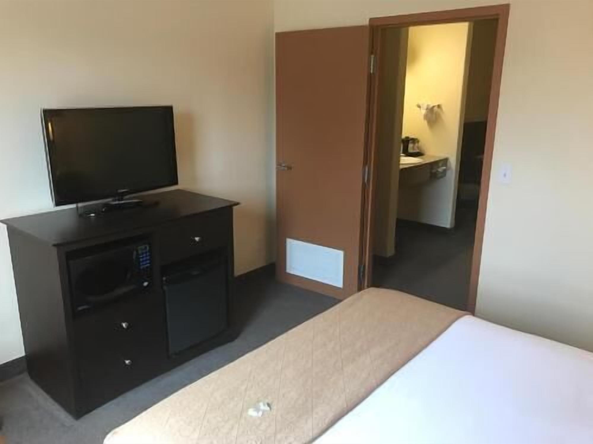 Skrivbord, mörkläggningsgardiner, strykjärn/strykbräda och gratis wi-fi