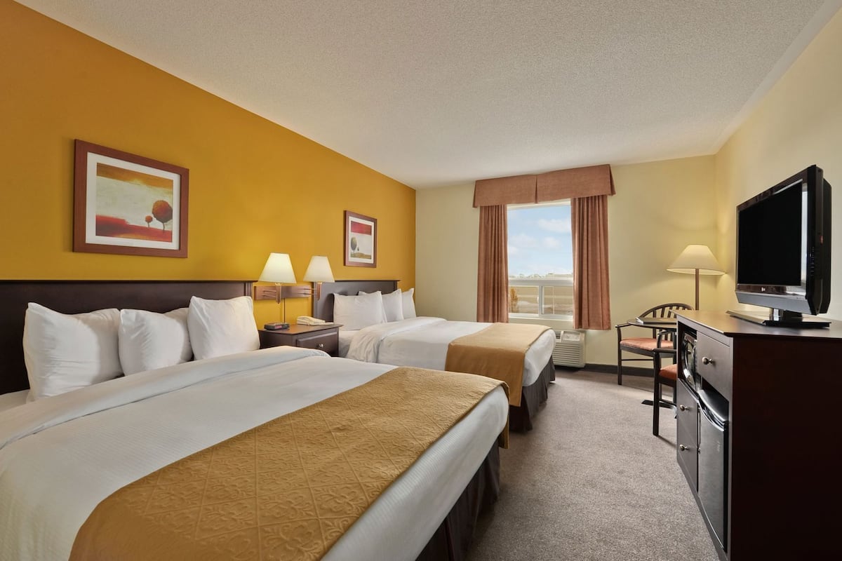 Desk, blackout drapes, iron/ironing board, free WiFi