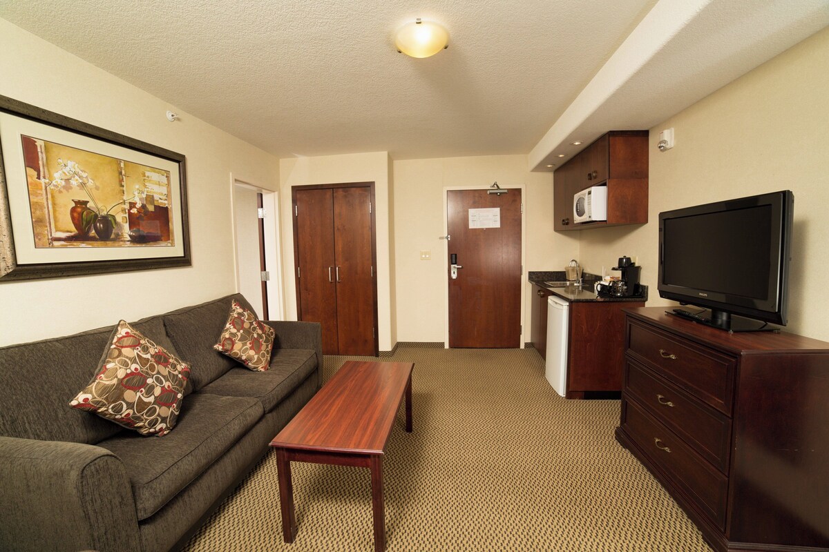 Suite, 1 King Bed, Jetted Tub