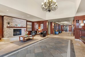 Reception - Holiday Inn Hotel & Suites Lloydminster by IHG (Lloydminster)