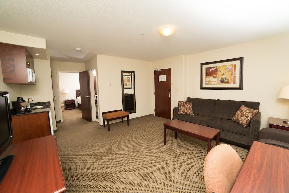 1 bedroom, desk, laptop workspace, blackout curtains