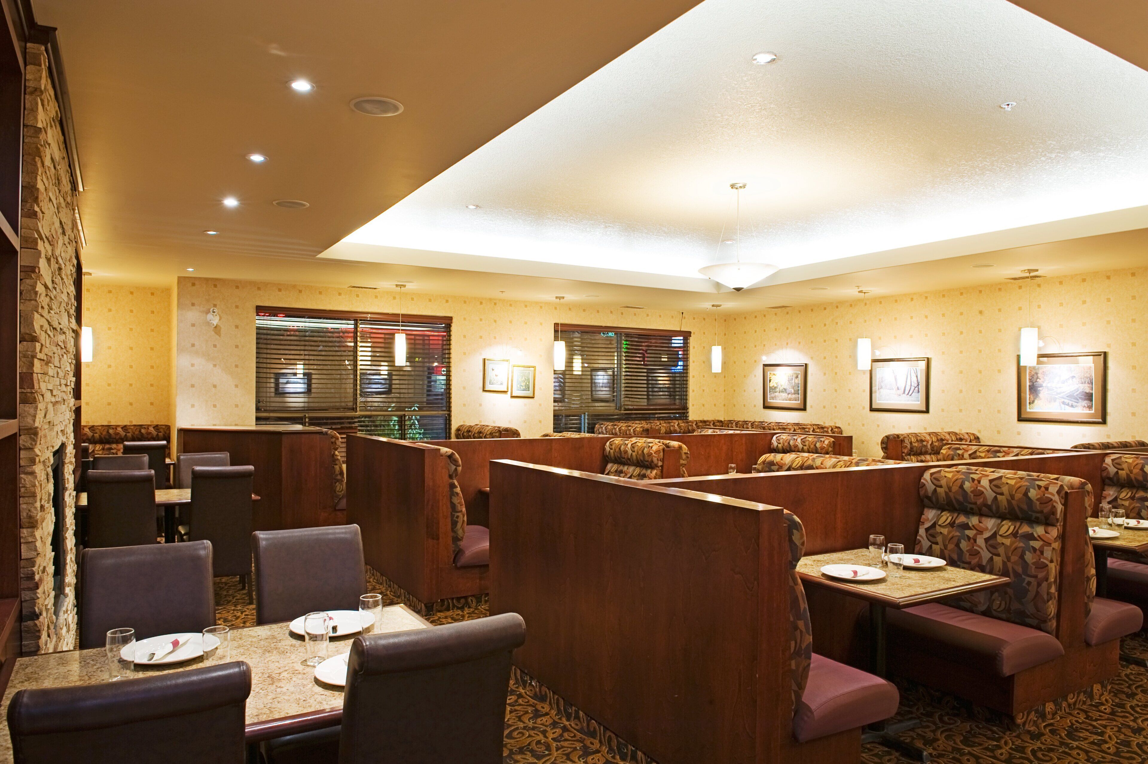 breakfast, lunch and dinner served