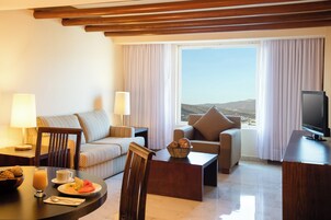 ตู้นิรภัยในห้องพัก, โต๊ะทำงาน, พื้นที่ทำงานแบบใช้แล็ปท็อป, ผ้าม่านกันแสง