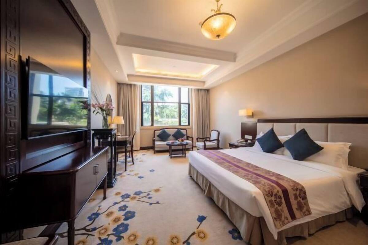 In-room safe, free WiFi