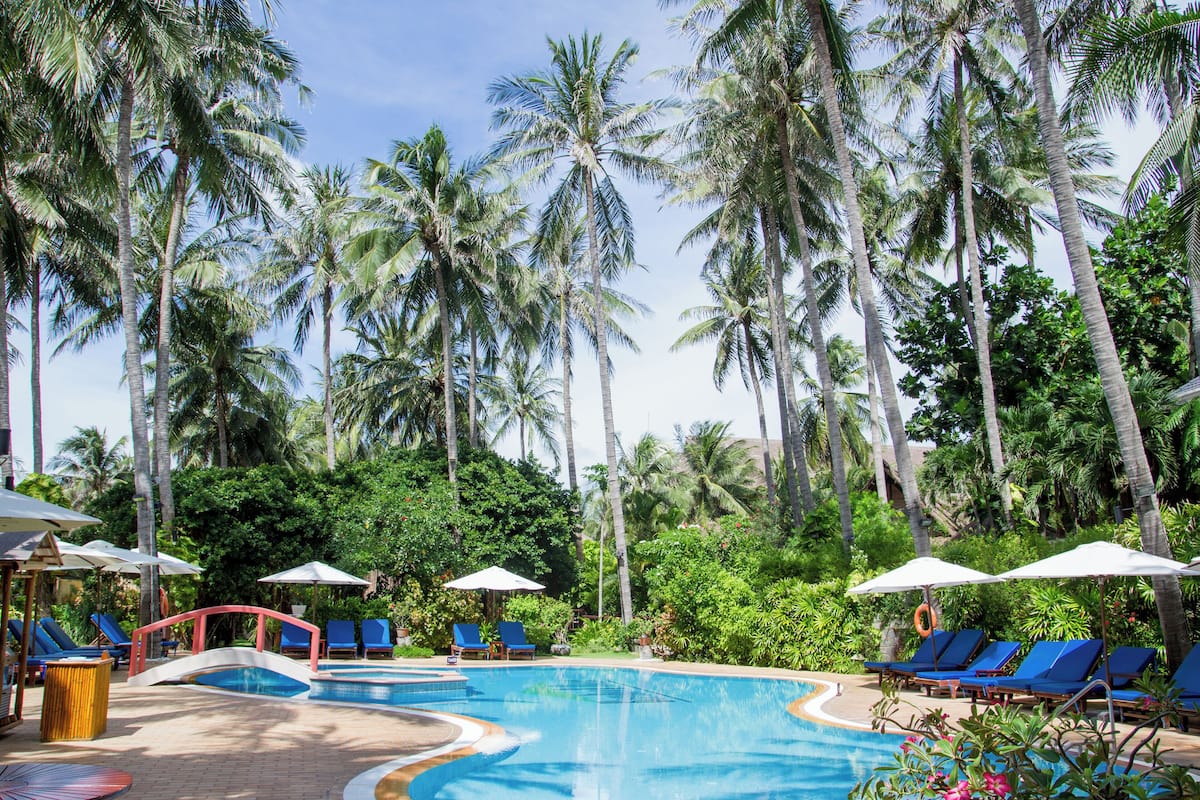 2 outdoor pools, pool umbrellas, pool loungers