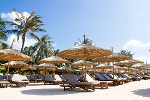 Private beach, sun-loungers, beach umbrellas, beach towels