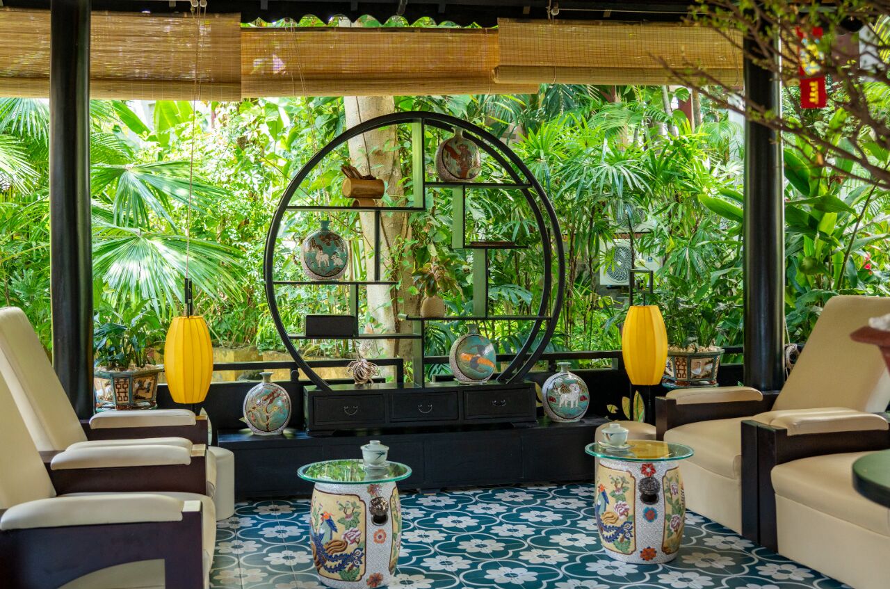 couples treatment room(s), sauna, hot tub, steam room, body treatments