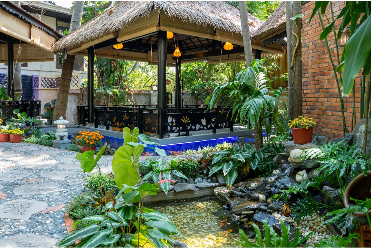 couples treatment room(s), sauna, hot tub, steam room, body treatments