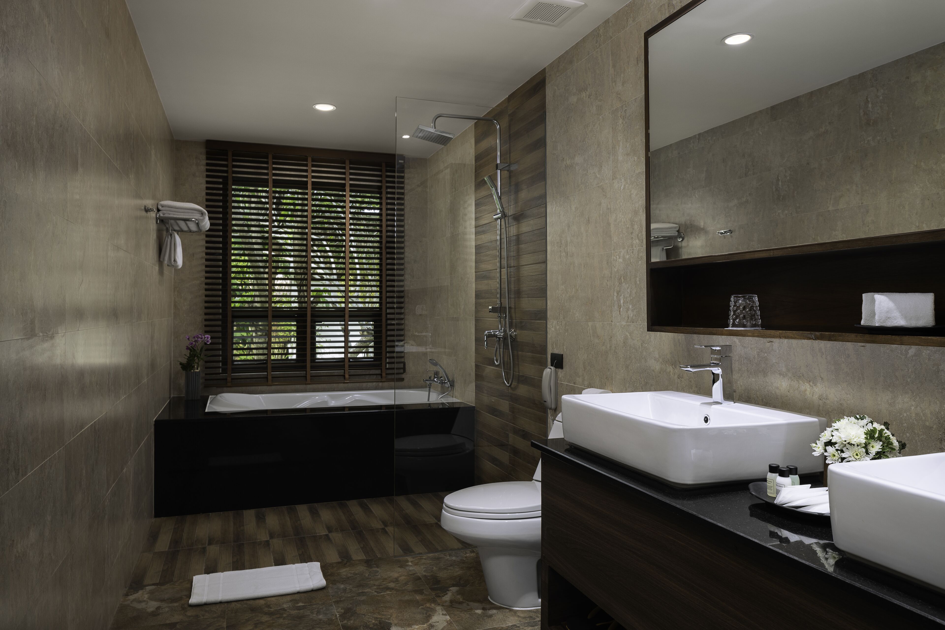 deluxe room | bathroom shower