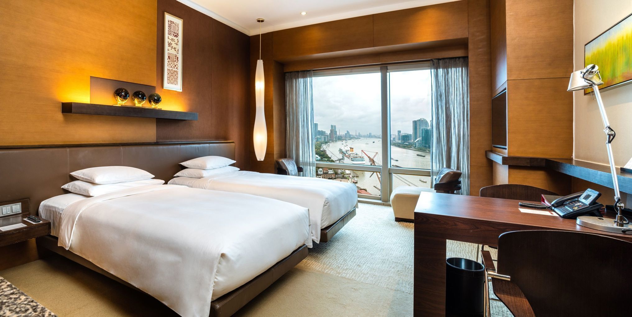 Ropa de cama de alta calidad y minibar 