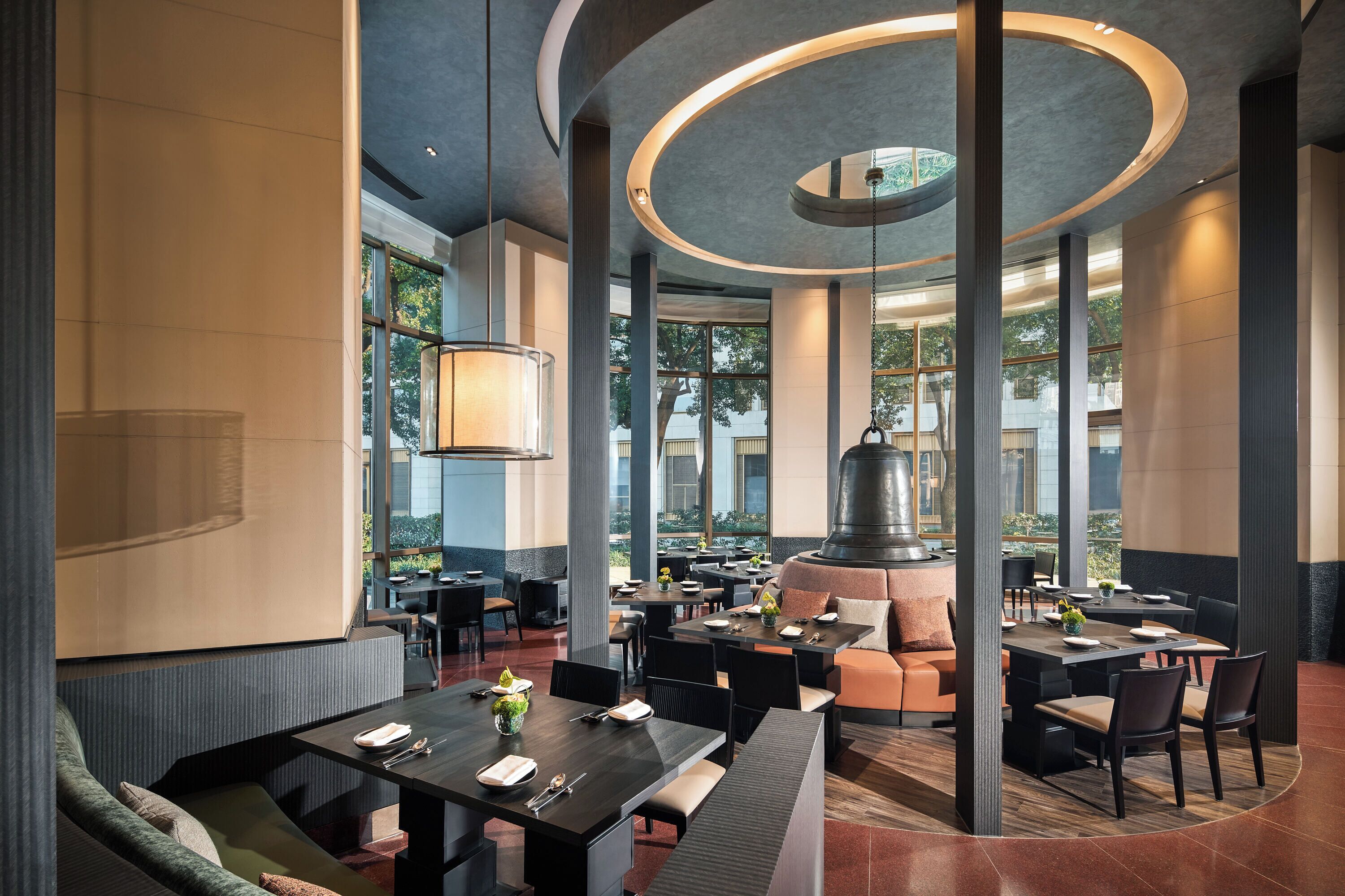 6 restaurants, breakfast, lunch, dinner served; chinese cuisine