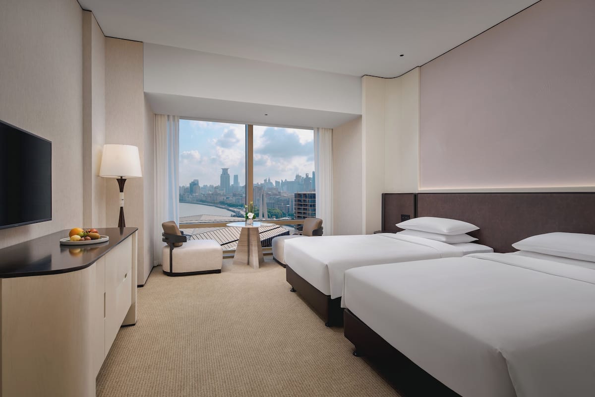 Deluxe Twin kamer, 2 eenpersoonsbedden, uitzicht op rivier | 1 slaapkamer, luxe beddengoed, een minibar, een kluis op de kamer