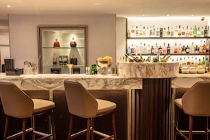 Serves lunch and dinner - The Roseate Reading (Reading)