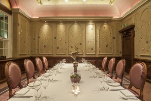 Breakfast, lunch, dinner served; British cuisine, alfresco dining  - The Roseate Reading (Reading)