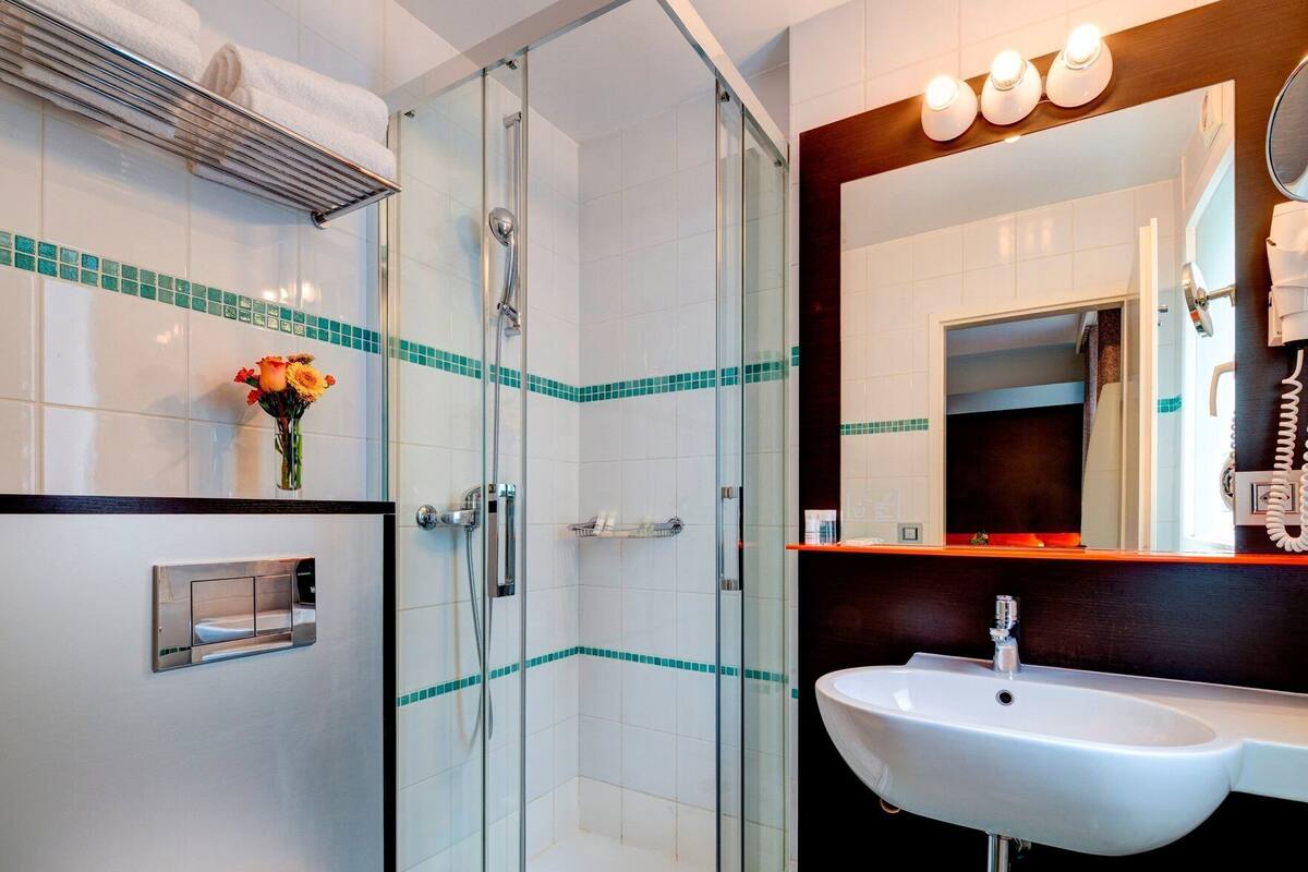 Bathroom | Shower, hair dryer, towels, toilet paper