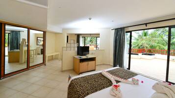 1 bedroom, premium bedding, minibar, in-room safe