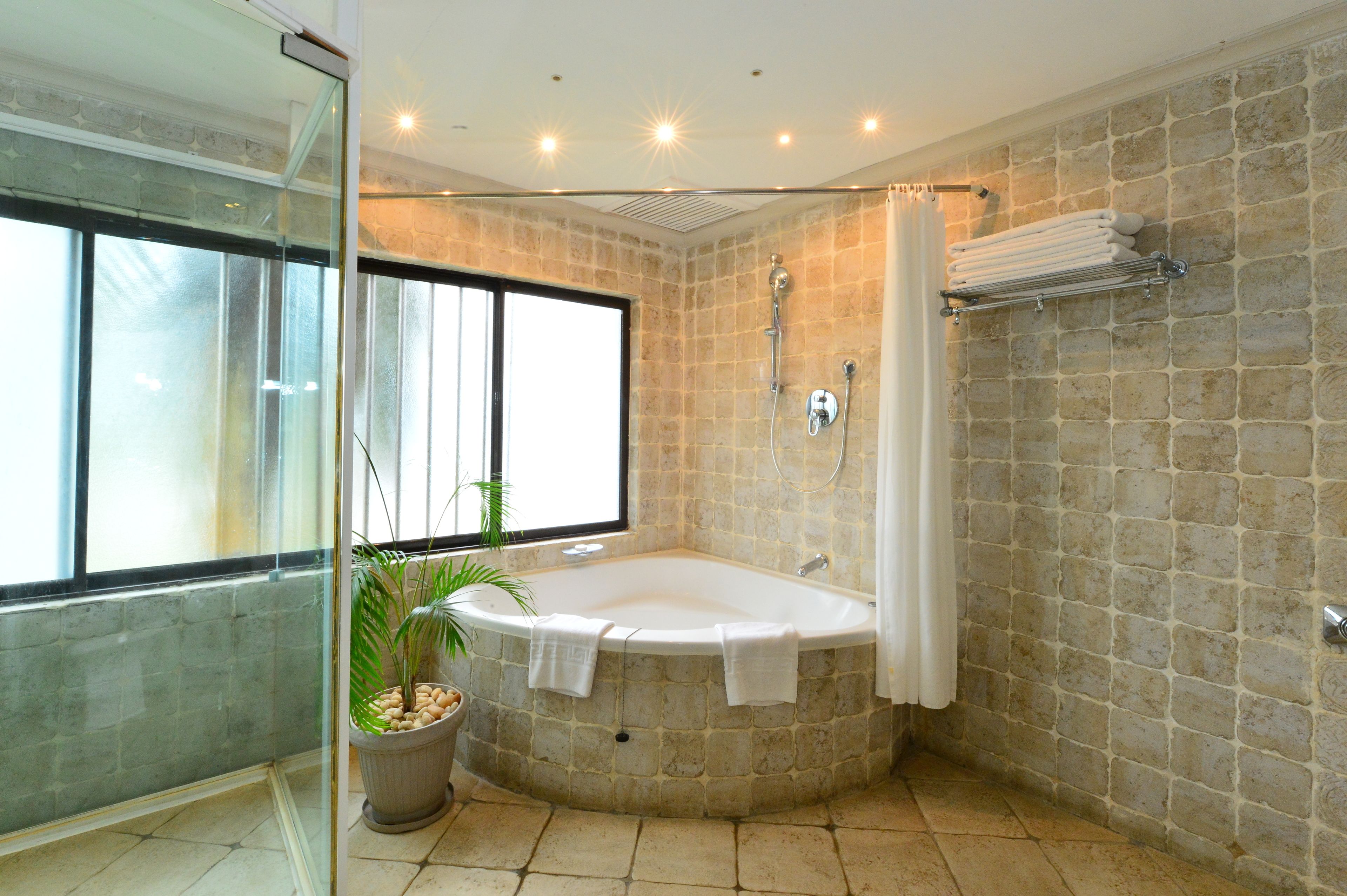 presidential suite, 1 bedroom | bathroom | combined shower/bathtub, deep-soaking bathtub, rainfall showerhead
