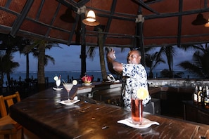 2 bars/lounges, poolside bar, beach bar
