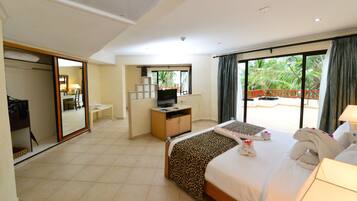 Penthouse | Premium bedding, minibar, in-room safe, desk