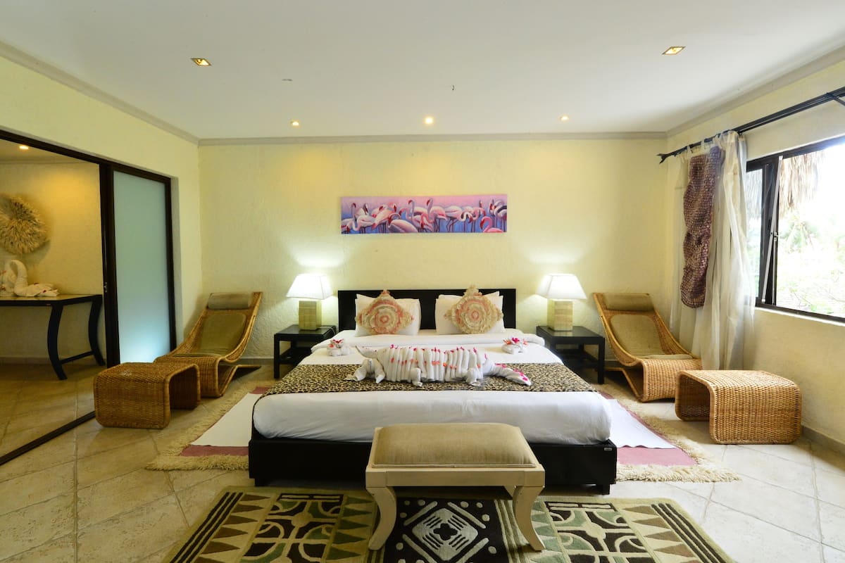 Premium bedding, minibar, in-room safe, desk