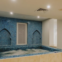 Sauna, steam room, Turkish bath/hammam, aromatherapy, Swedish massages