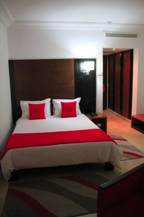 In-room safe, desk, laptop workspace, blackout curtains