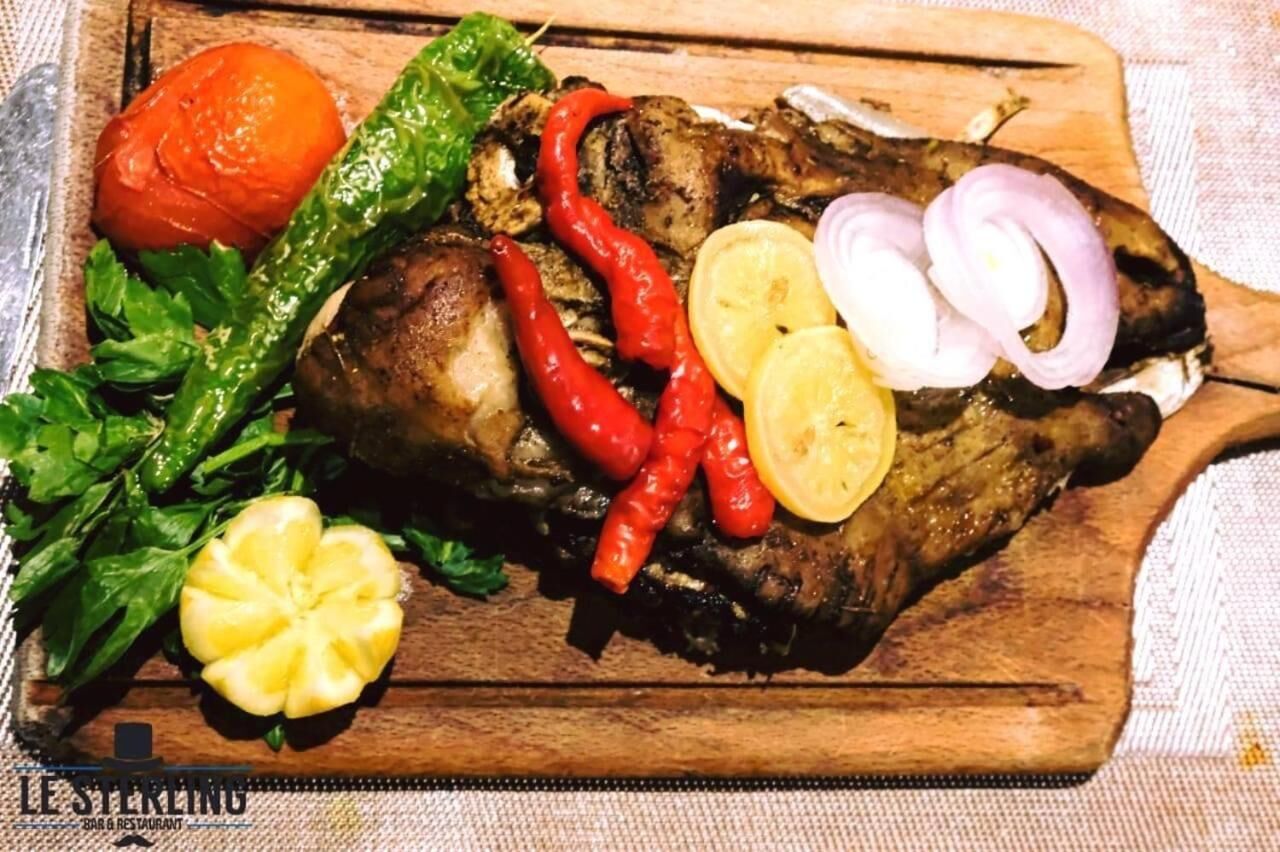 2 restaurants, international cuisine