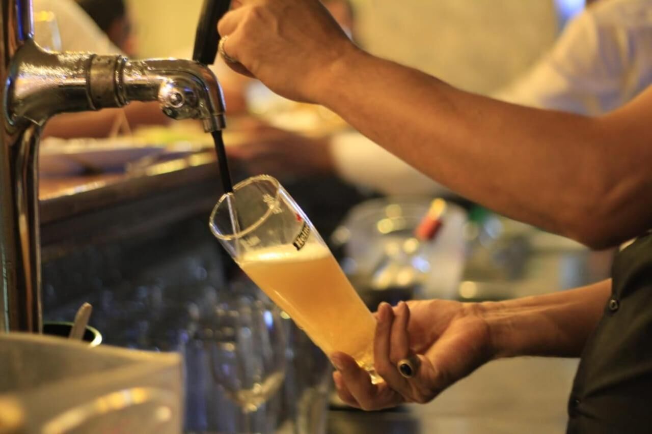 2 restaurants, international cuisine