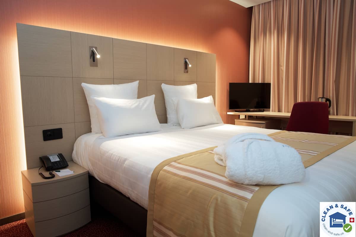 premium bedding, free minibar, in-room safe, desk