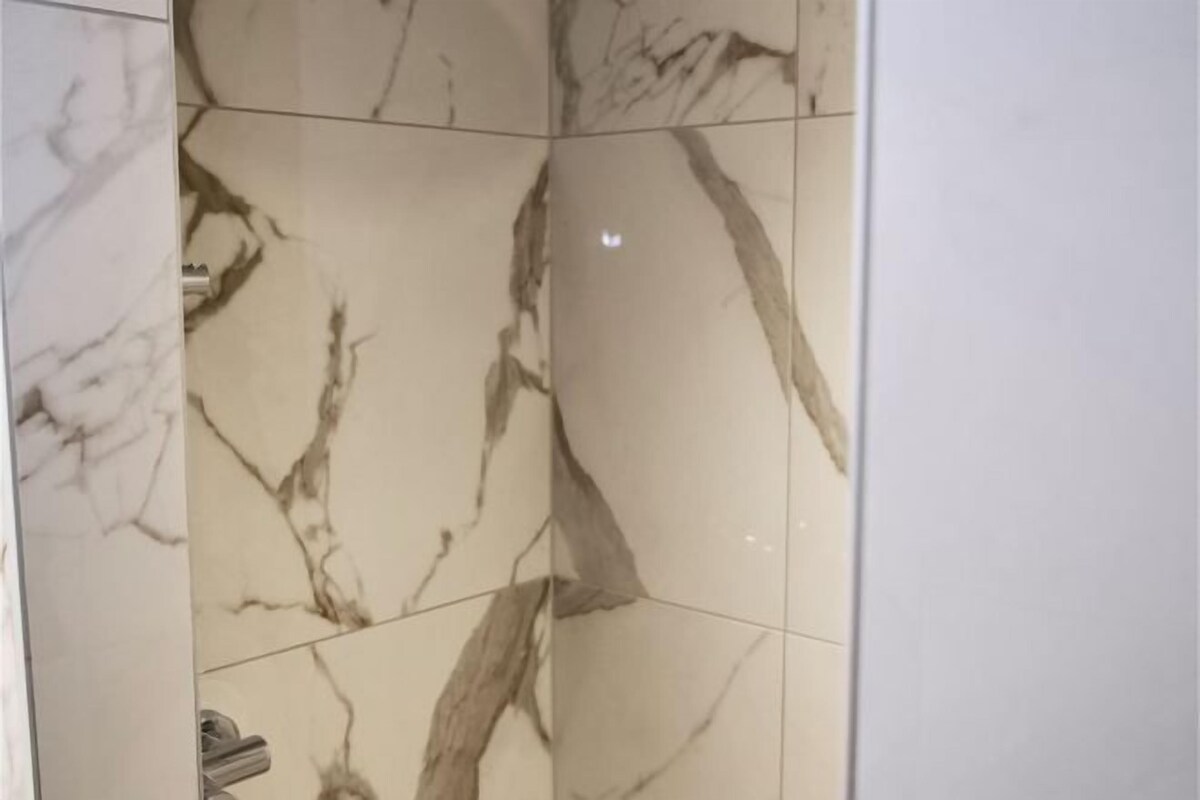 A tiled wall with a marble pattern.