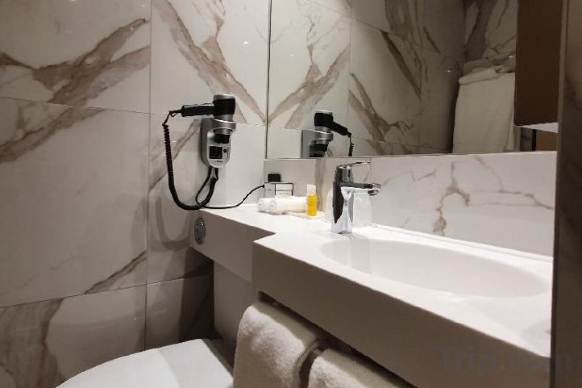 Bathroom | Shower, free toiletries, hair dryer, towels