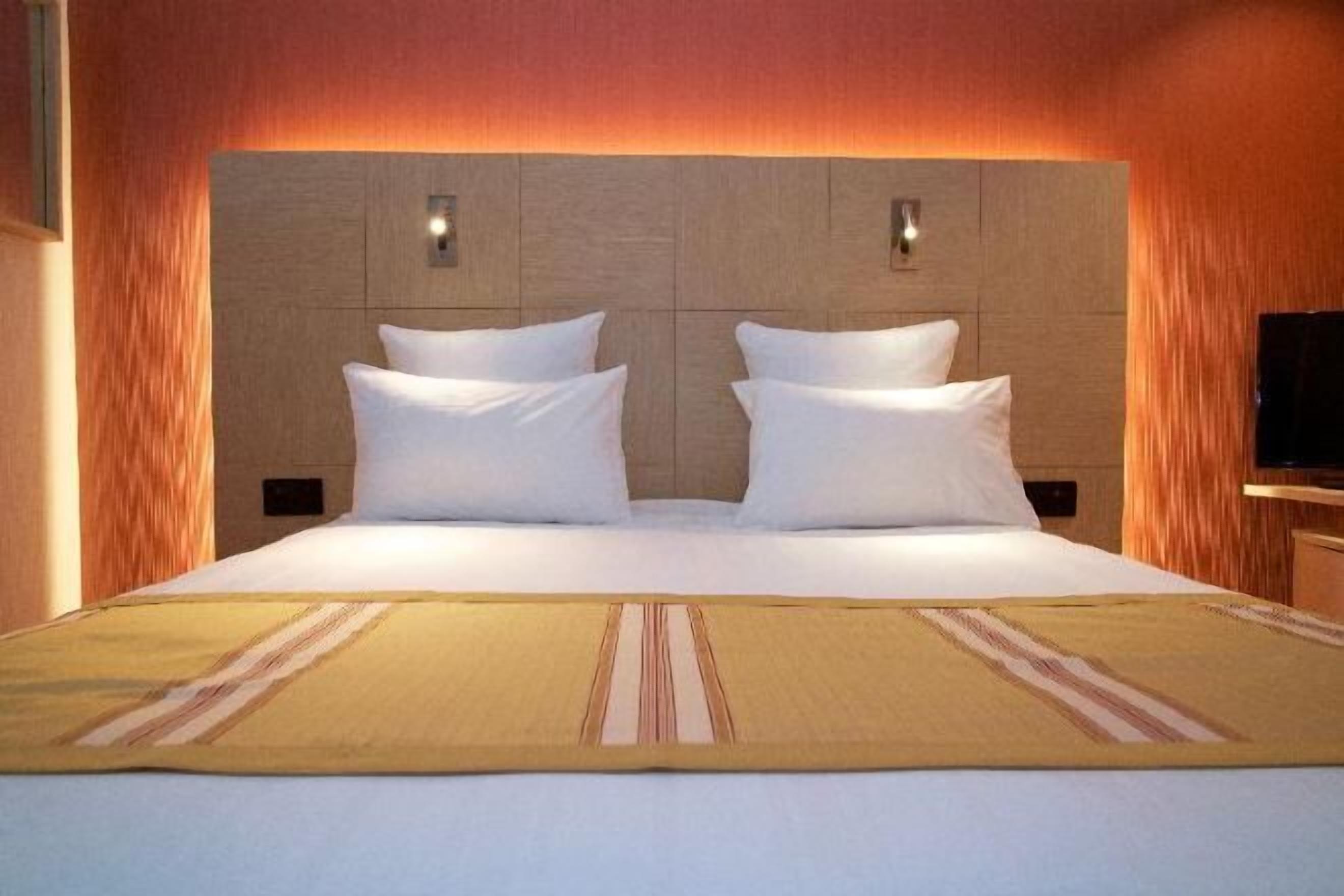 Premium bedding, free minibar, in-room safe, desk