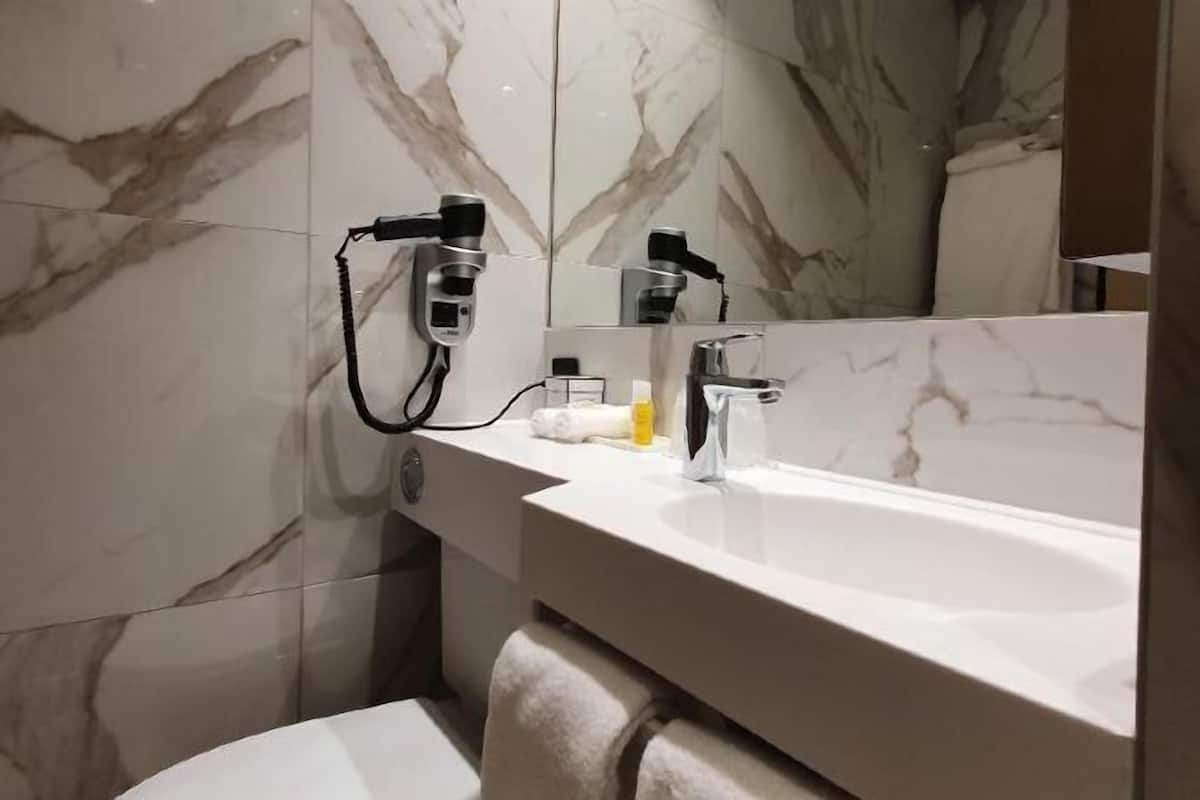 Bathroom | Shower, free toiletries, hair dryer, towels