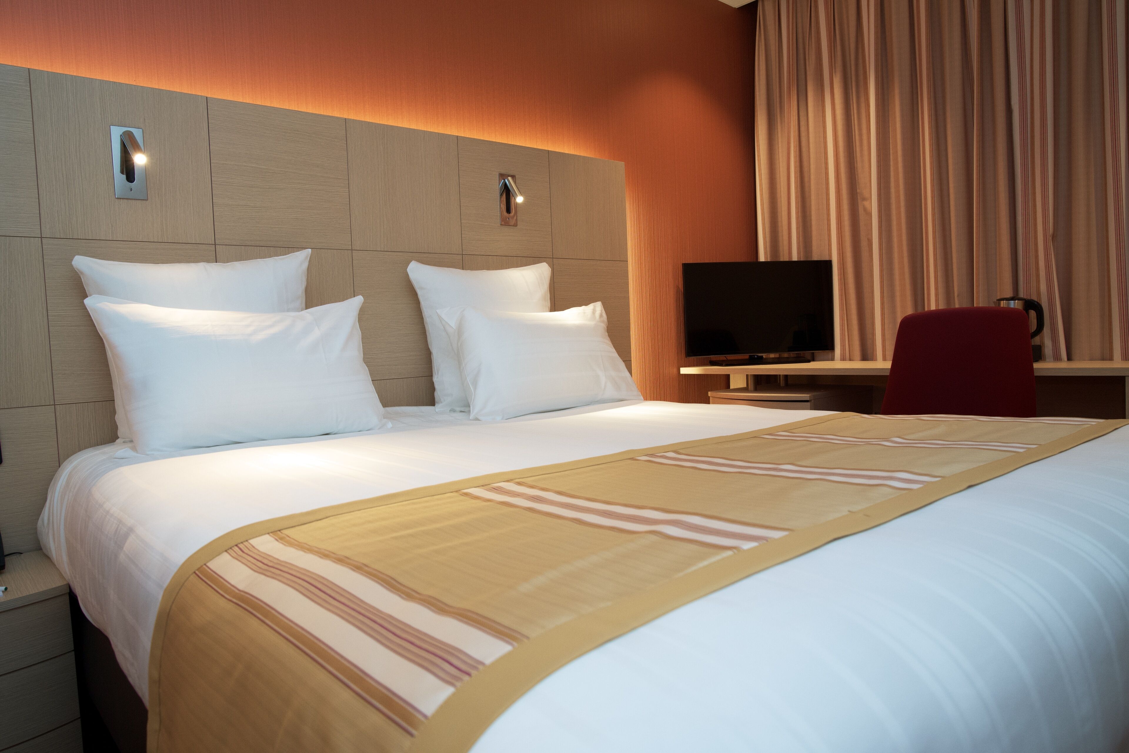 premium bedding, free minibar, in-room safe, desk