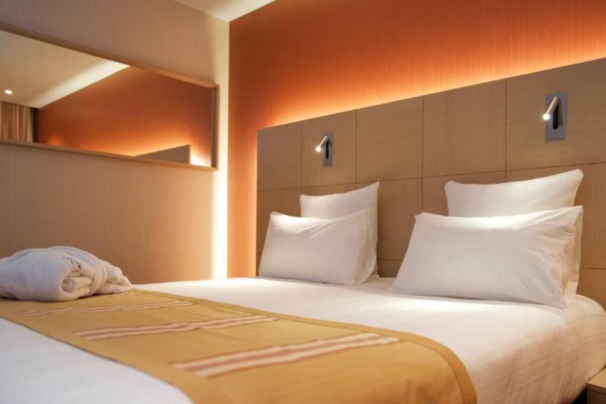 premium bedding, free minibar, in-room safe, desk