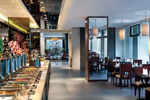 8 restaurants; lunch and dinner served  - Jinling Riverside Hotel Nanjing (Nanjing)