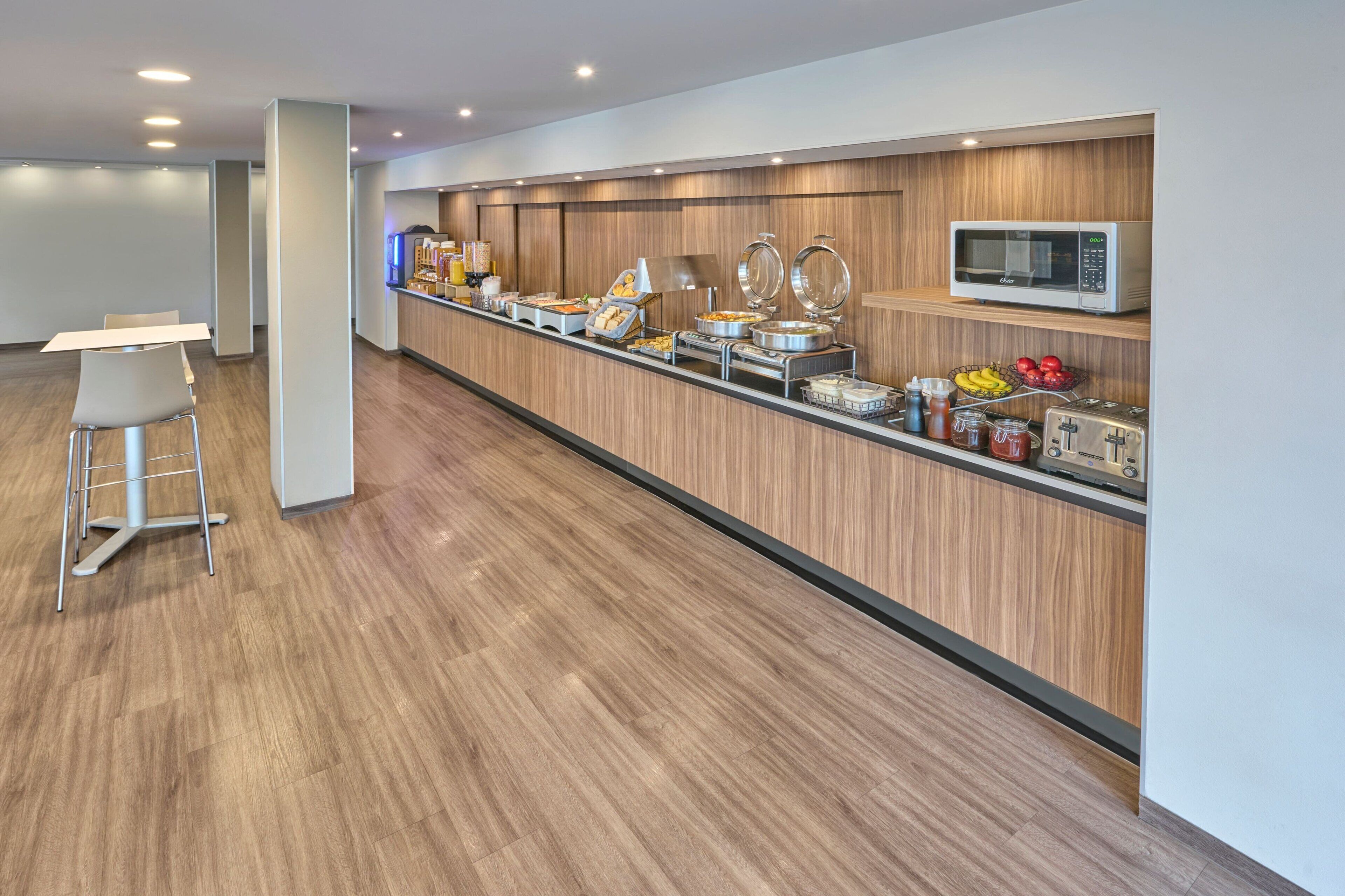 free daily full breakfast