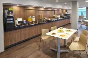 Desayuno completo incluido todos los días 